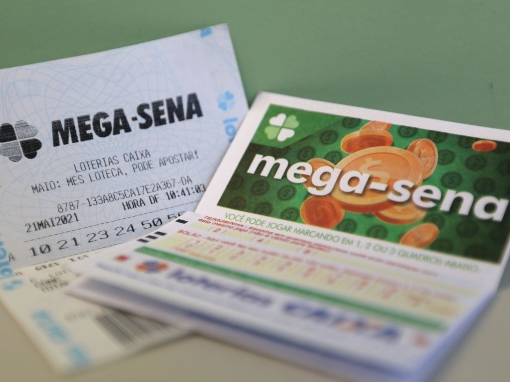 Mega-Sena acumula pela sexta vez e pode pagar R$ 187 milhões no sábado -  16/12/2015 - UOL Notícias